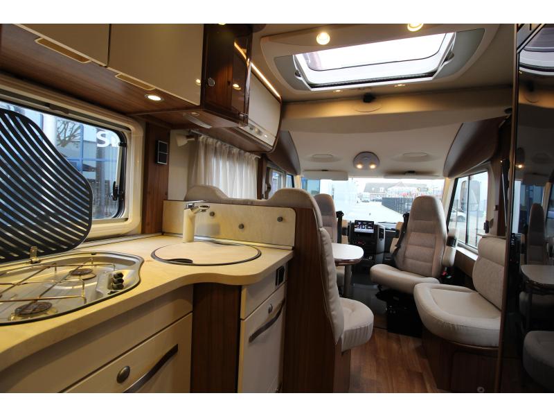 Hymer BML-I Queen bed + fold-down bed photo: 17