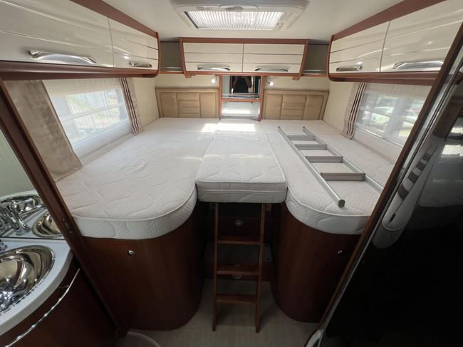 Mobilvetta KEA P65 premium klasse camper lengte en hefbed foto: 4