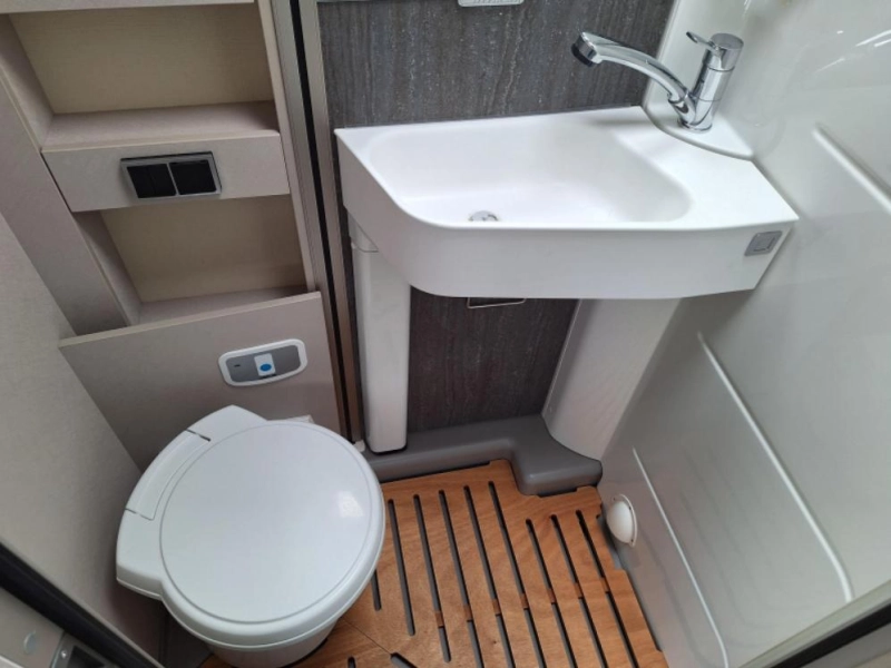 Hymer Tramp S 585 HEFBED + LENGTE BEDDEN  foto: 17
