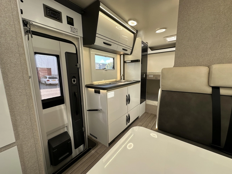 McLouis Glamys 320 8-Person Alcove 140HP photo: 8
