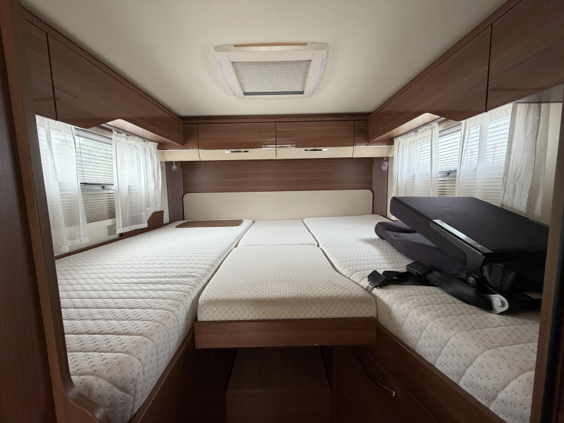 LMC Cruiser 732 T autom&aacute;tico - 5 plazas - cama abatible foto: 6