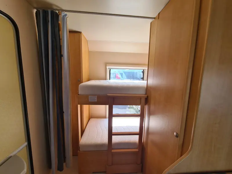 Sterckeman Starlett Executive 470 PE Stapelbed/vast bed/890 kg  foto: 10