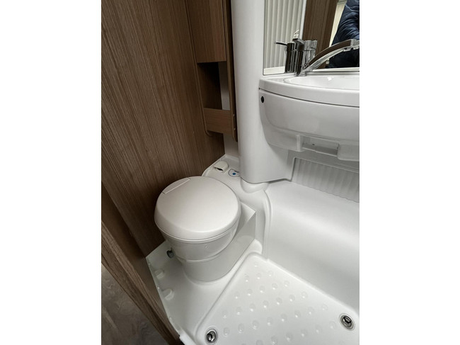 Carado T 338 Teilintegriert | Automatik | 2x Klimaanlage | Markise | R&uuml;ckfahrkamera Foto: 15