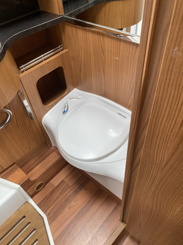 Hymer T 674 SL 2.3 MultiJet 160 CV, Semi-integral, 2 camas individuales, Aire acondicionado de motor, Antena parab&oacute;lica autom&aacute;tica, etc. A&ntilde;o 2011 Camper Centrum On the Road en Noorderringweg 4 en Marum. foto: 22
