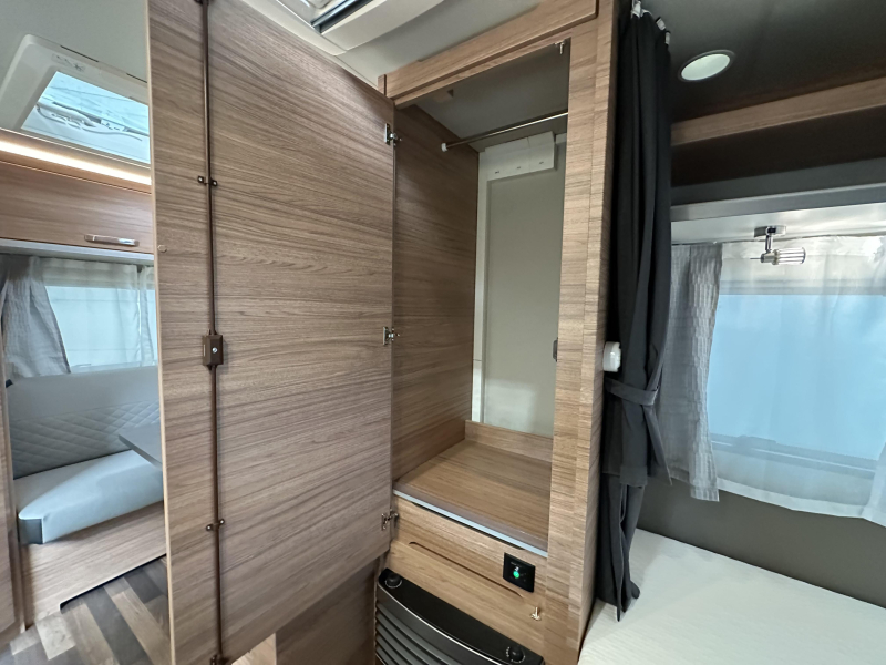 Weinsberg CaraOne Edition HOT 390 QD voortent | ex-verhuur  foto: 15