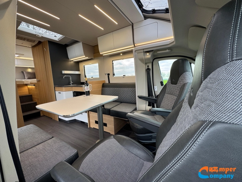 Adria Matrix Plus 670 DL L&auml;ngsbetten / Automatik Foto: 8