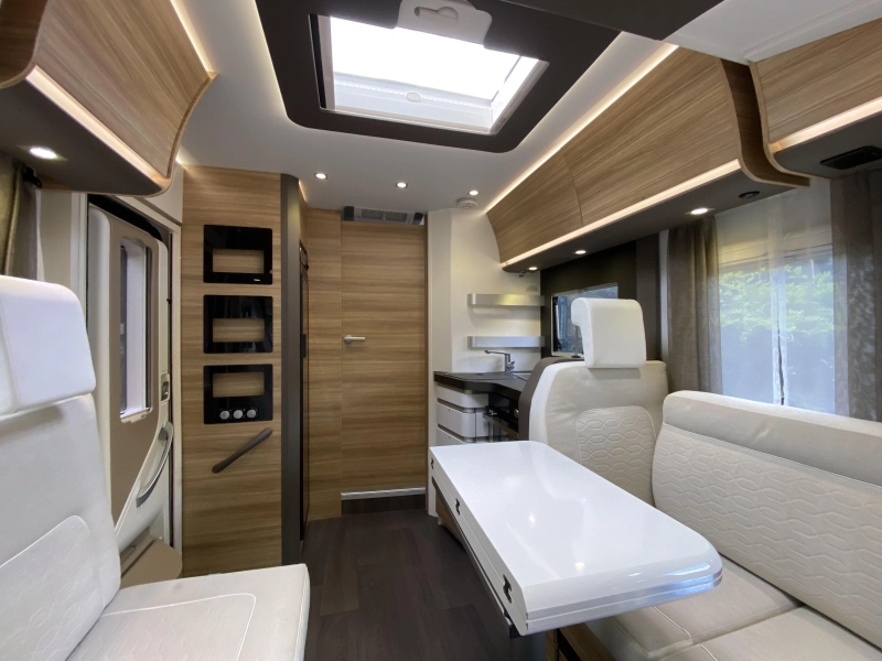 Adria Sonic Plus 700 DC Automaat | Dakairco Level  foto: 20
