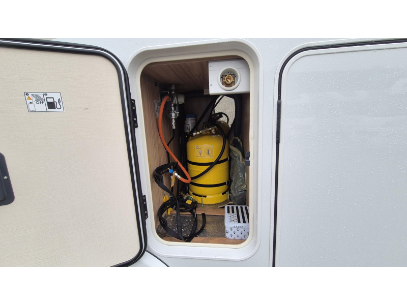 Hymer Exsis-I 588 EX Euro 6 / Lengtebedden  foto: 18