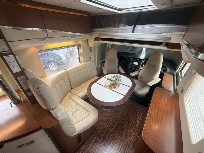 Hymer S 790 150 PS sehr luxuri&ouml;se Ausf&uuml;hrung franz&ouml;sisches Bett + Hubbett XXL K&uuml;hlschrank Backofen Markise Leder Klimaanlage Kamera TV elektr. Satelliten-TV gro&szlig;e Garage Foto: 14