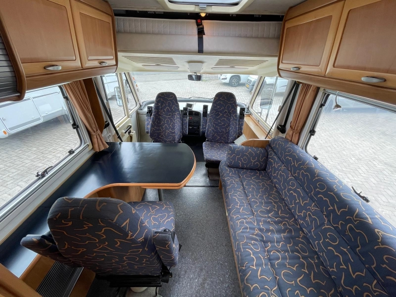 Hymer B 584 Hefbed bar-indeling 2000  foto: 4