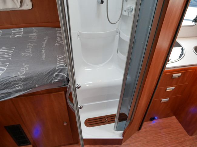 Laika Ecovip 409 Lengtebedden, Hefbed, Luxe Half Integraal XXL Garage!! foto: 16