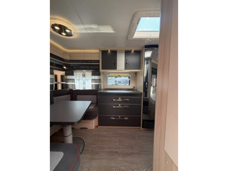 Hobby De Luxe Edition 460 UFE Incl. Luifel en Mover  foto: 11