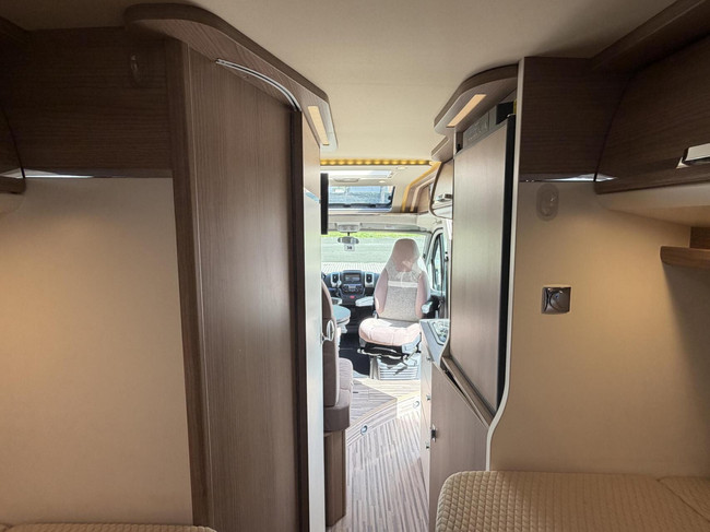 Carthago 640 LE Charming GT Automaat Enkele Bedden Zonnepaneel Luchtvering foto: 23