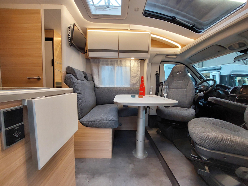 Dethleffs Globebus T 6 GT Automatik/L&auml;ngsbetten/TV Foto: 1