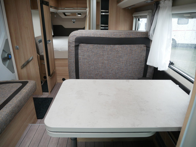 Knaus Sky TI 650 MF, Autom&aacute;tico, Cama francesa, Elevador de bicicletas foto: 8