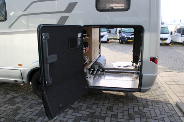 Volledig luchtgeveerde Hymer B ML I 780 9 G Tronic Automaat 170 pk Mercedes 417 CDI (53  foto: 10