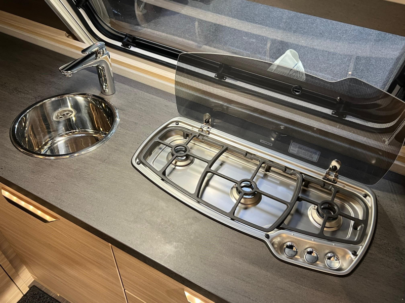 Knaus Sudwind 650 PXB queensbed, bomvol opties  foto: 13