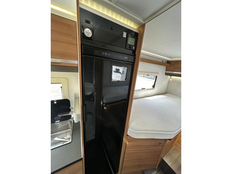 Adria Matrix Axess 600 SL Camas longitudinales - Cama abatible foto: 11