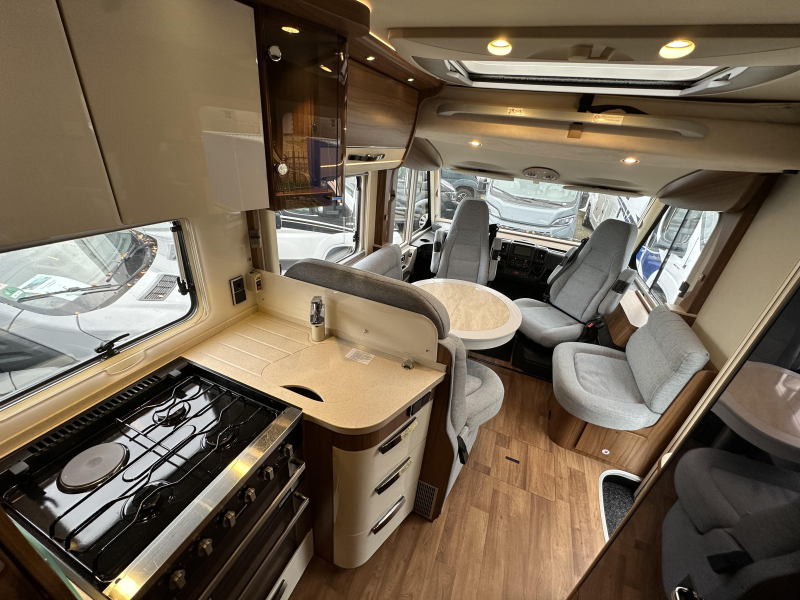Hymer B 704 PL 3.0 M-JET 180 PK AUTOMAAT  foto: 10