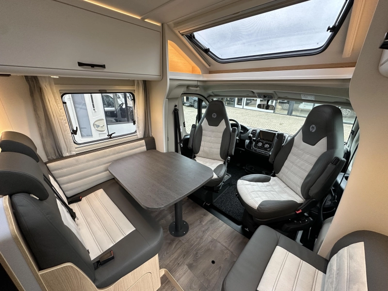 Sunlight T 68 Adventure Edition Dachklimaanlage, Backofen Foto: 7