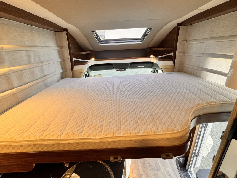 Hymer B-MC T 680 single beds pull-down bed photo: 21