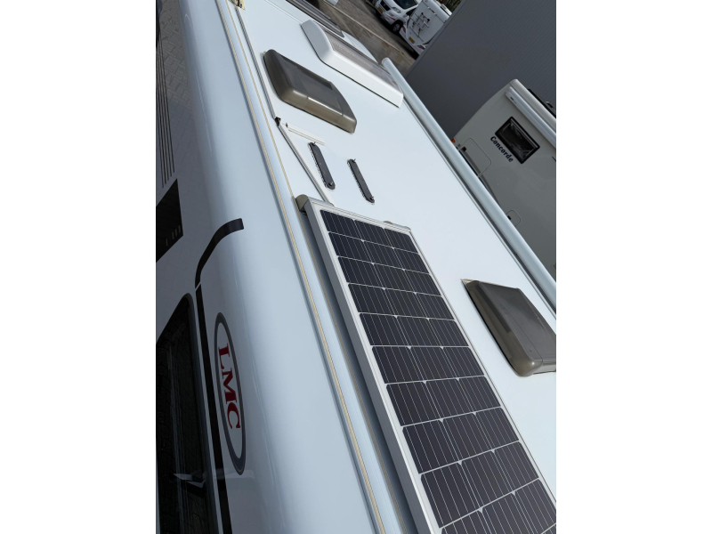 LMC Passion V 643G 150HP Single Beds photo: 16