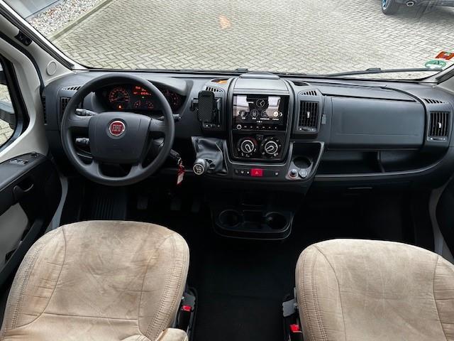 CAPRON T 339 /Queensbett/Navi/R&uuml;ckfahrkamera/Fahrradtr&auml;ger Foto: 11
