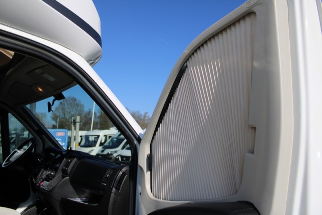 Challenger Graphite Vip Edition T 328 igual que Chausson 788 AUTOM&Aacute;TICO Fiat 140 CV con cama Queen y cama abatible para 4 personas (76 foto: 16