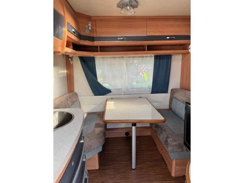 Hobby De Luxe 400 SFE incl. air voortent  foto: 9