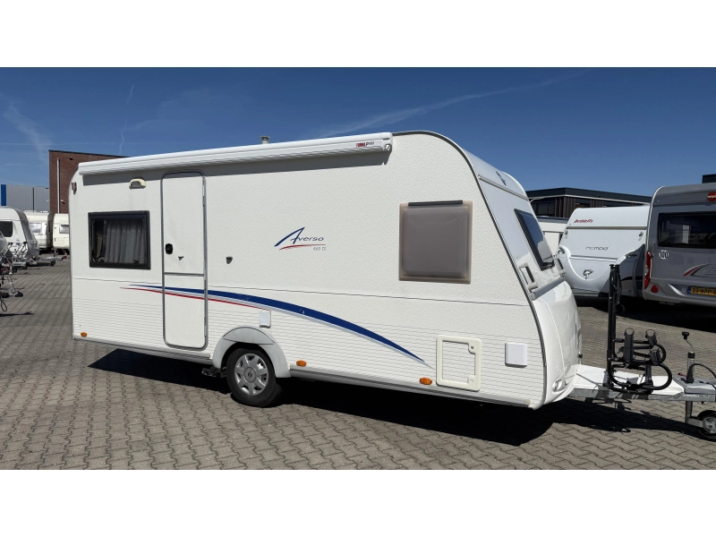 Inodoro con asiento redondo y cama francesa Bürstner Averso 460 TS 