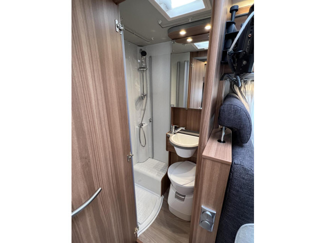Weinsberg 600 MEG Pepper Edition 165PK Enkele Bedden Luifel Zonnepaneel Omvormer foto: 18