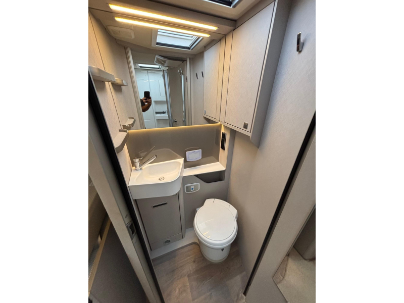 Hymer Tramp 685 topstaat face to face zit  foto: 15