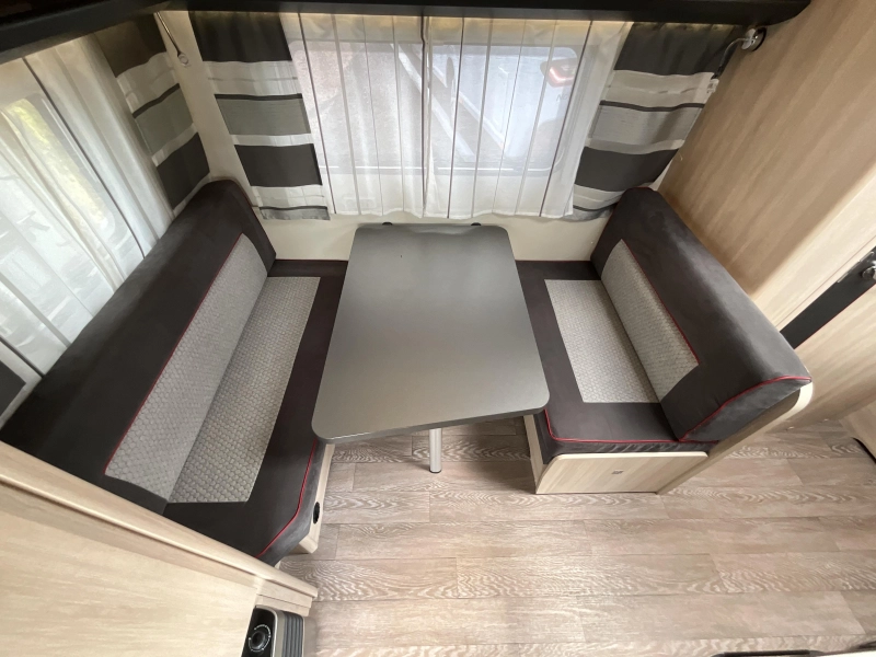 Hobby De Luxe Edition 440 SF MOVER-VOORTENT-LUIFEL  foto: 2