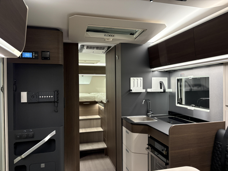 Adria Coral Supreme 670 DL climatisation de toit / automatique photo : 12