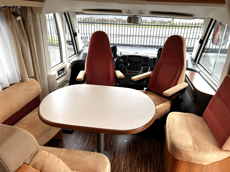 Hymer B614 CL Querbett/Hubbett/36.000km Foto: 9