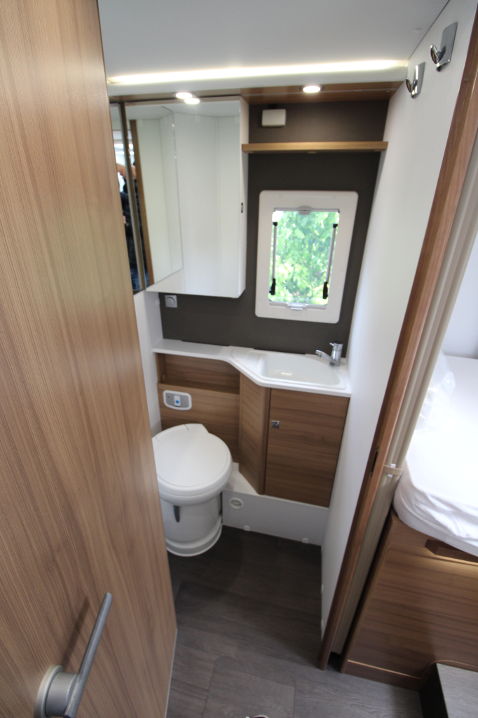 Adria Matrix Axess 670 SL photo : 10