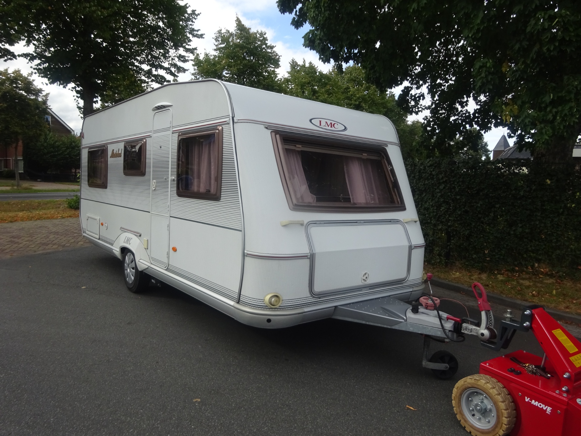 Lmc Munsterland 510 Frans Bed+Rondzit+Grote Koelkast en Mover foto: 1