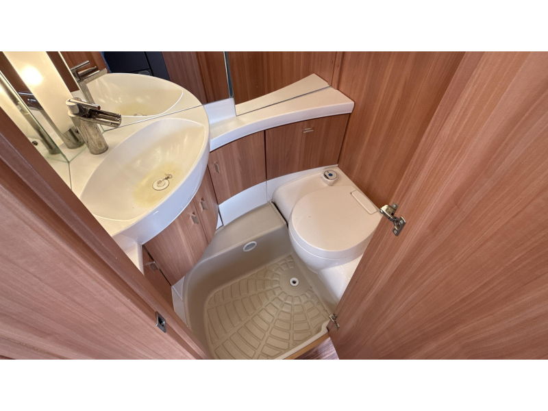 Hobby De Luxe 495 UL enkele bedden rondzit  foto: 5