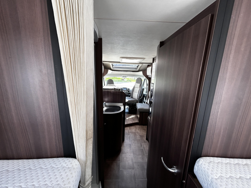 Bürstner Nexxo 728 T Enkele-bedden/2015/Euro-5  foto: 6