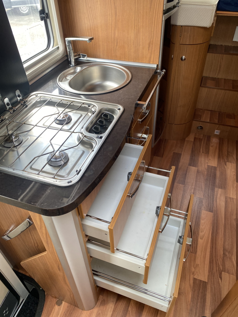 Hymer T 674 SL 2.3 MultiJet 160 CV, Semi-integral, 2 camas individuales, Aire acondicionado de motor, Antena parab&oacute;lica autom&aacute;tica, etc. A&ntilde;o 2011 Camper Centrum On the Road en Noorderringweg 4 en Marum. foto: 13