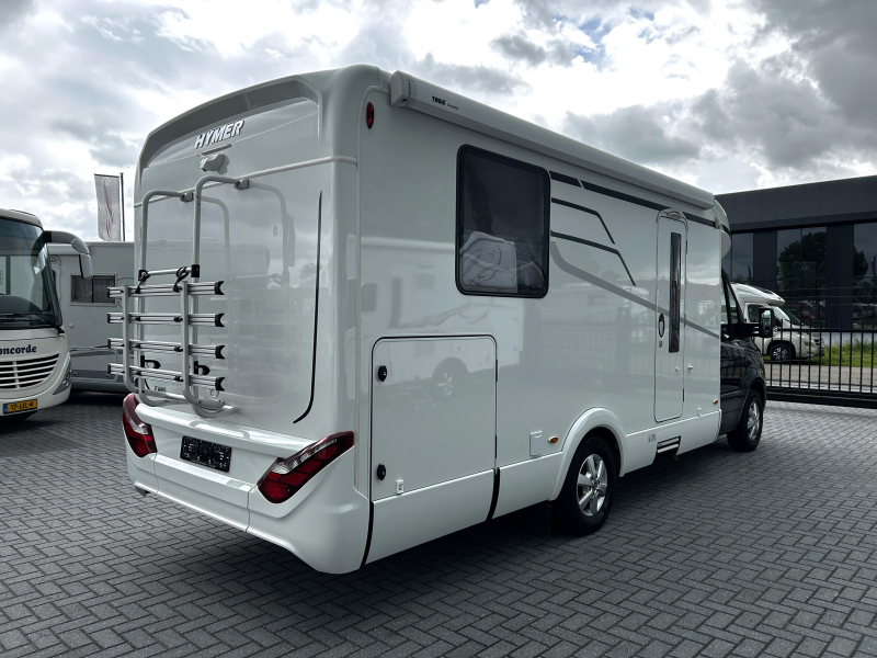 Hymer Tramp 695 S Mercedes/Queensbed/hefbed  foto: 2
