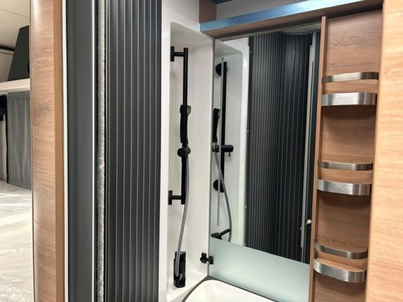 Knaus L!ve Wave 650 MEG BLACK SELECTION  foto: 10