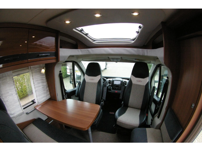 LMC Breezer 646 G Enkele bedden, XXL Garage  foto: 6