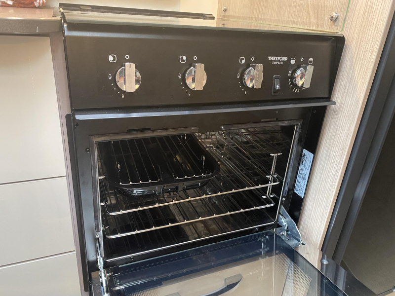 Bürstner Nexxo Van 700 Qeensbed  foto: 1