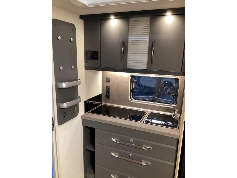 Hobby De Luxe 460 SFF Cama independiente/Ducha foto: 2