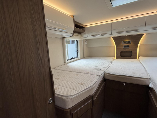 Hymer B704 SL Palmo Enkele Bedden Hefbed Zonnepanelen Omvormer foto: 22