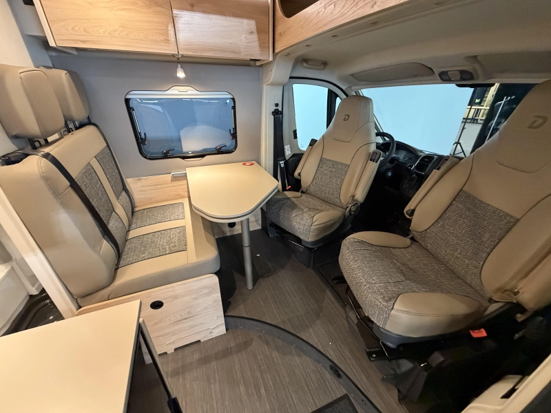 Dethleffs Globetrail 640 ES automaat / lengtebed  foto: 7