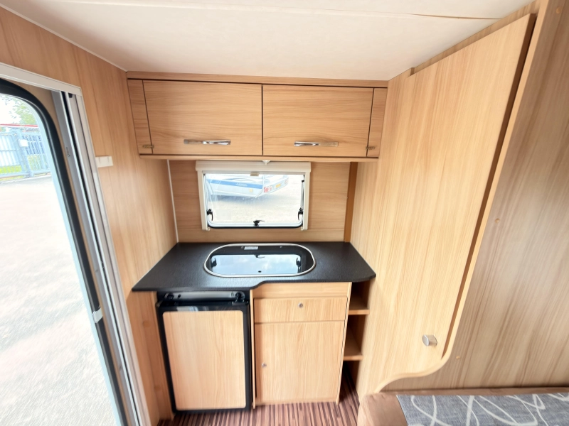 Sunlight Njoy 42 D +mover+avance+portabicicletas foto: 6