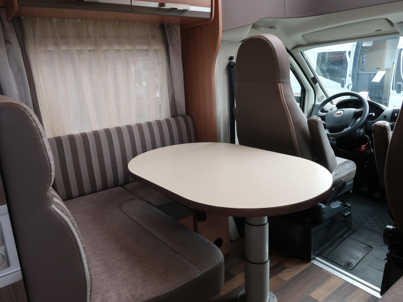 Knaus Sky Wave 700 MEG MET AUTOM. LEVELSYSTEEM  foto: 2