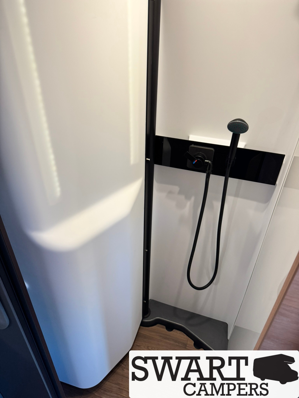Knaus Boxlife 600 MQ Platinum Selection, Cama transversal Autom&aacute;tico foto: 15
